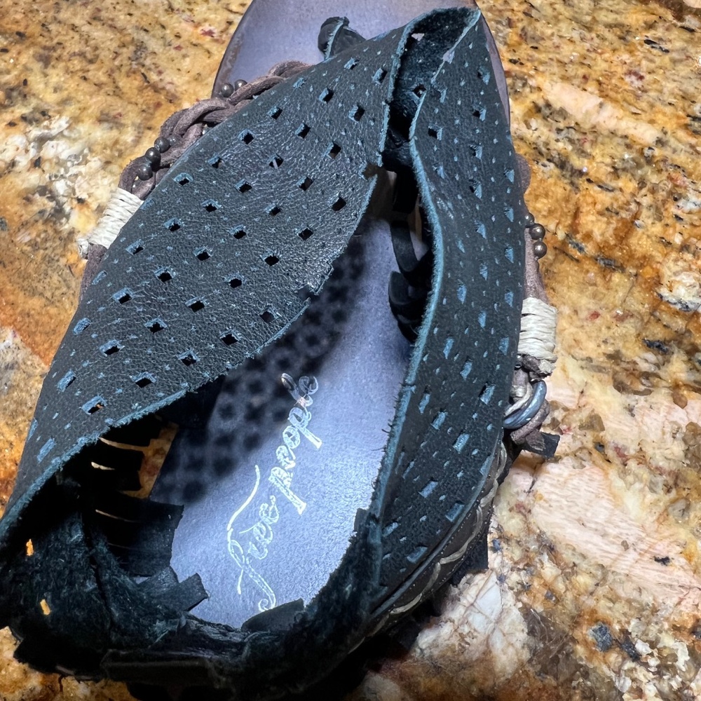 EUC Free People Journey Through Time Black Sandals Size 38/7 -7.5 Womens - Picture 7 of 8